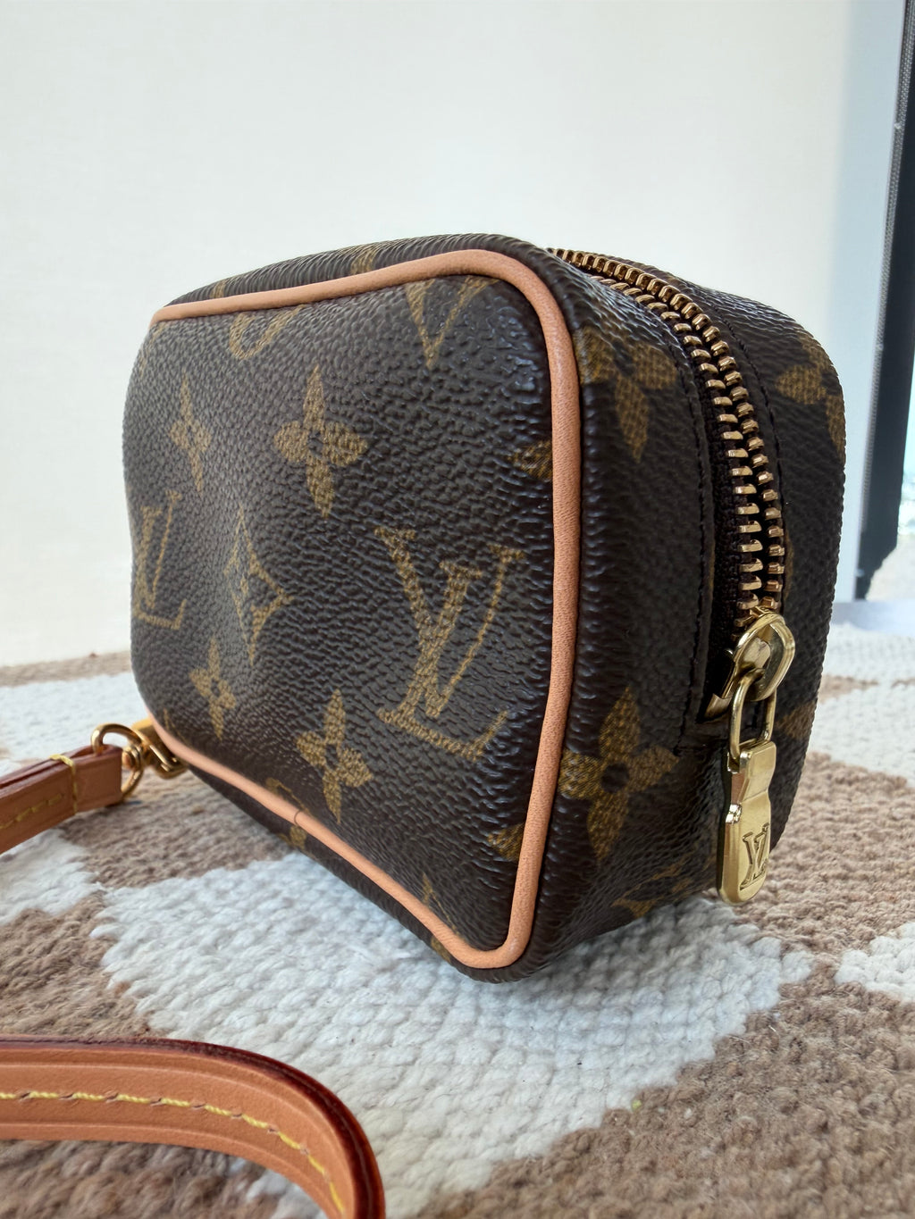 SOLD - Louis Vuitton Wapity