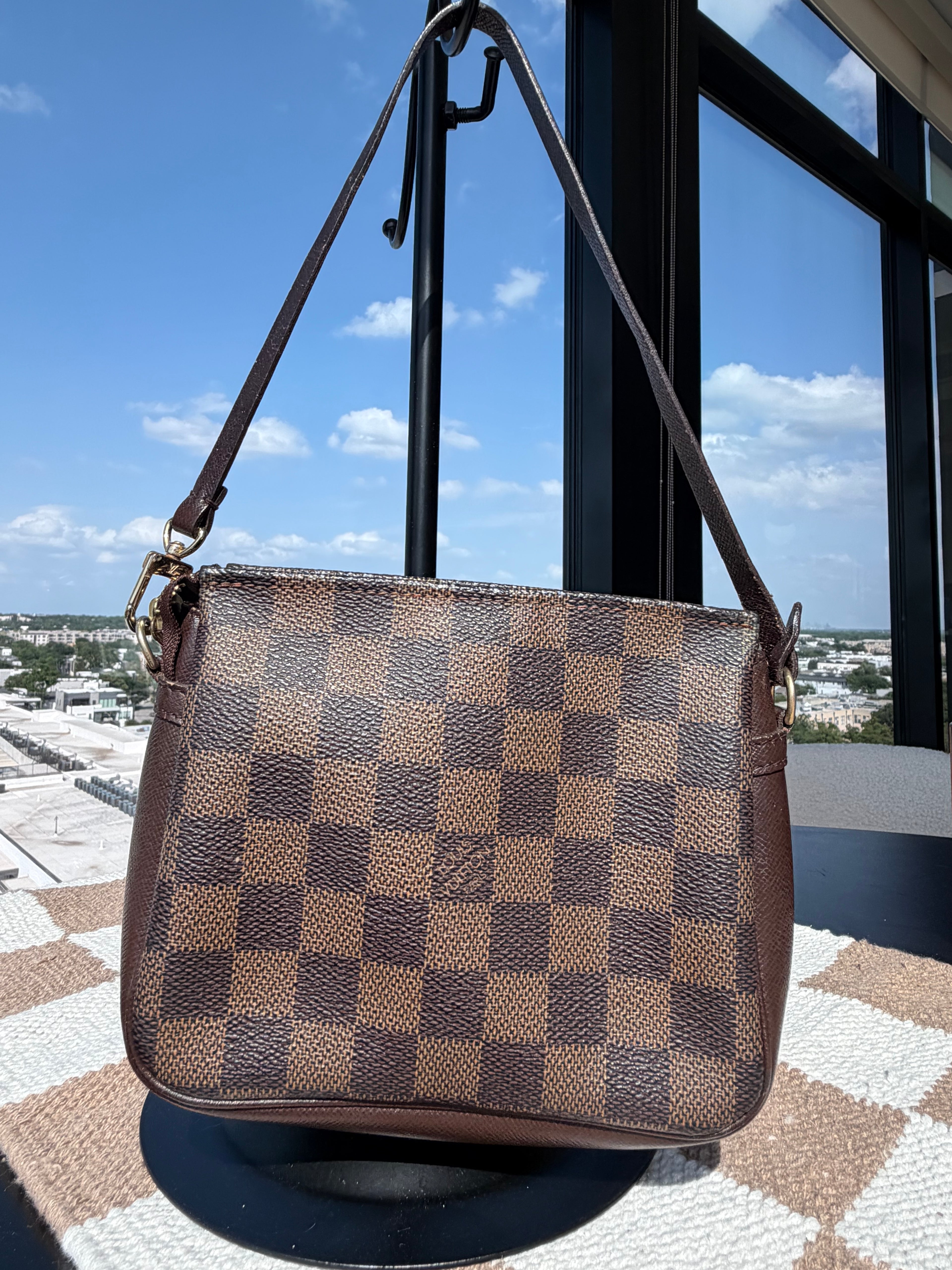 Louis Vuitton Damier Ebene Pochette