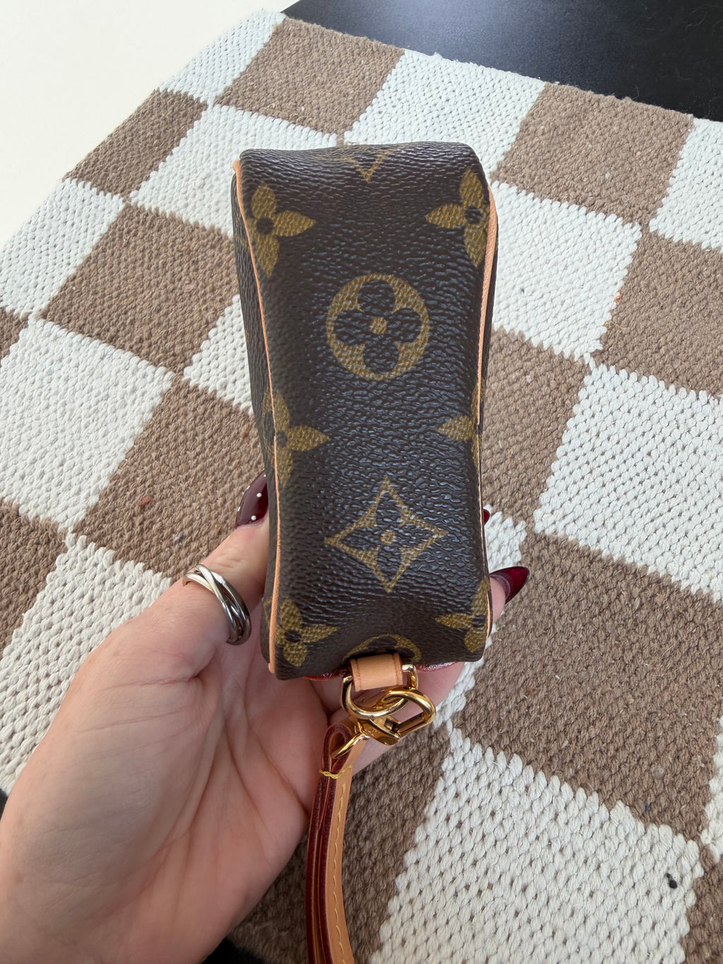 SOLD - Louis Vuitton Wapity