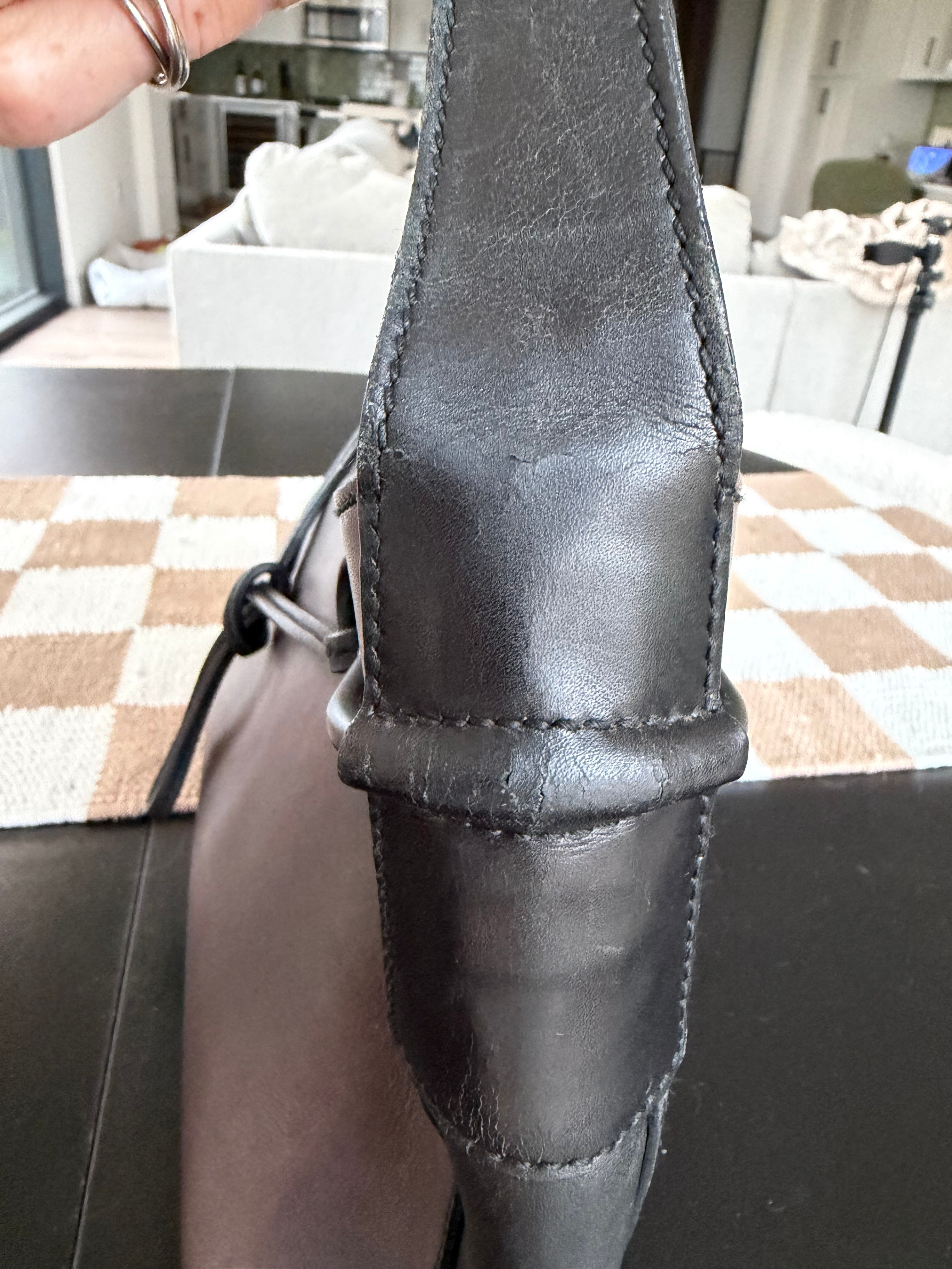 Gucci Leather Shoulder Bag – Vintage