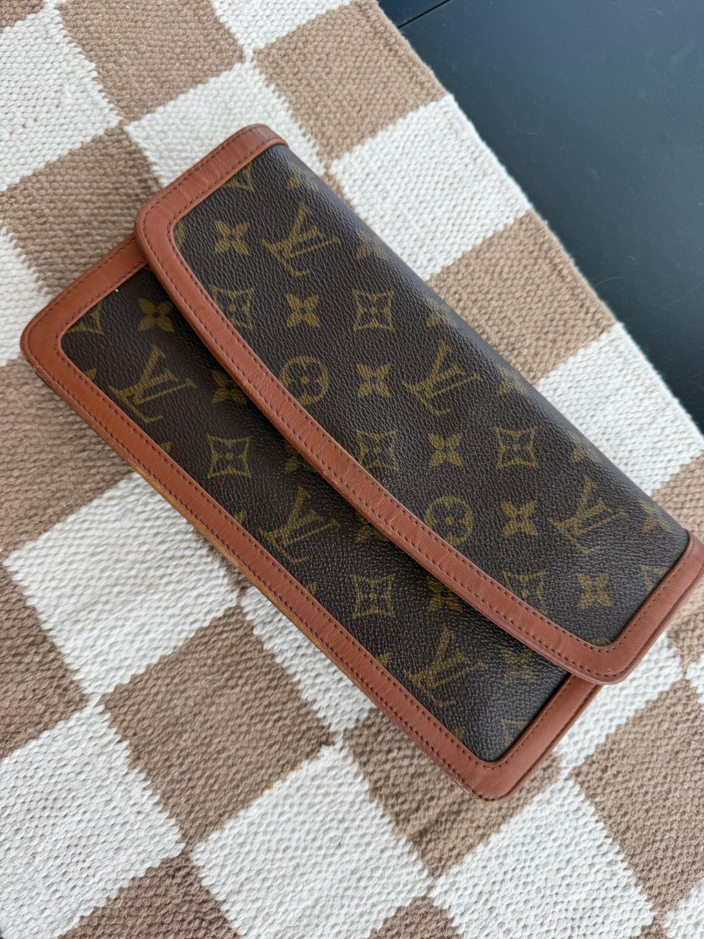 LV Pochette Dame 26