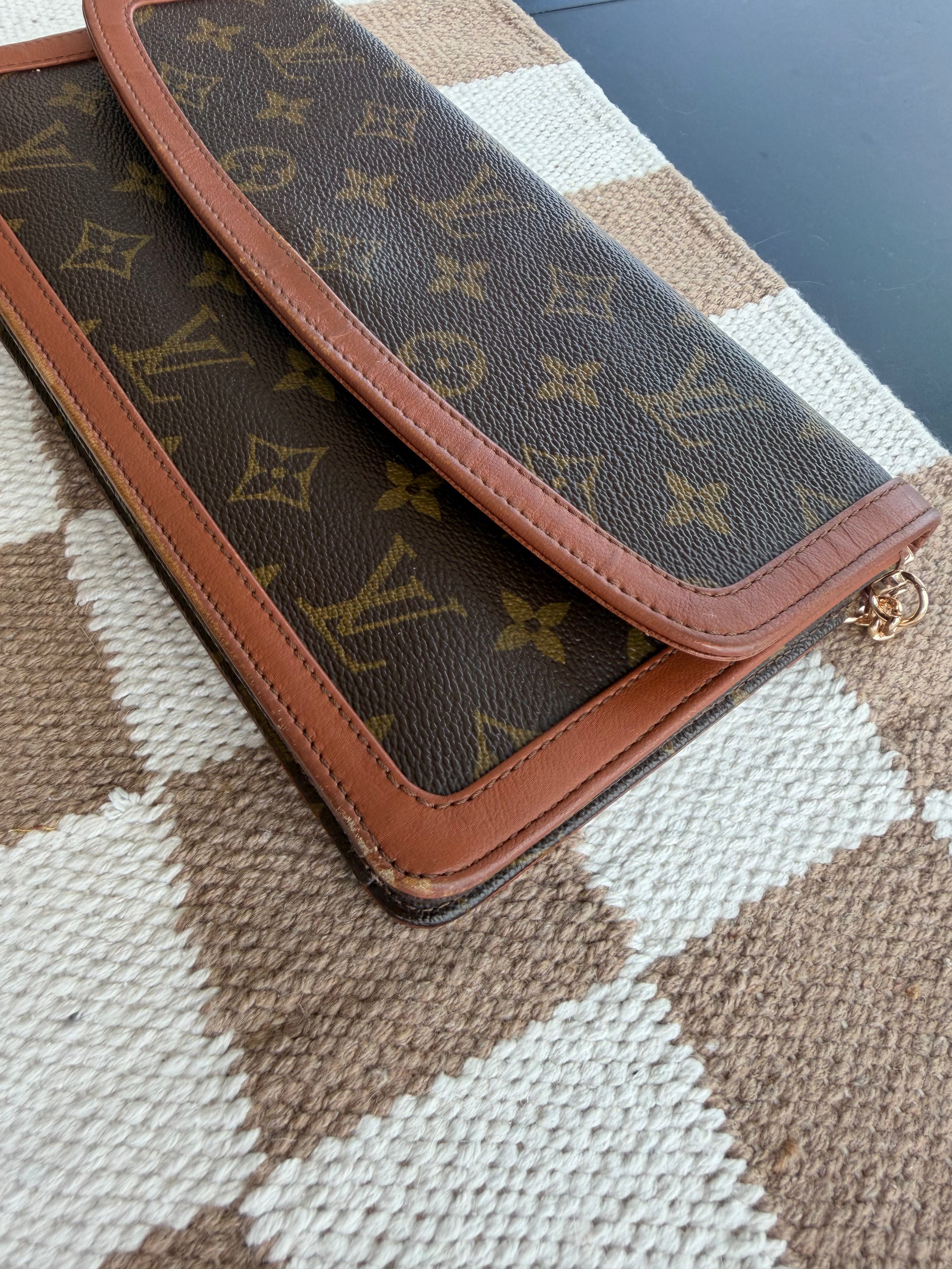 LV Pochette Dame 26