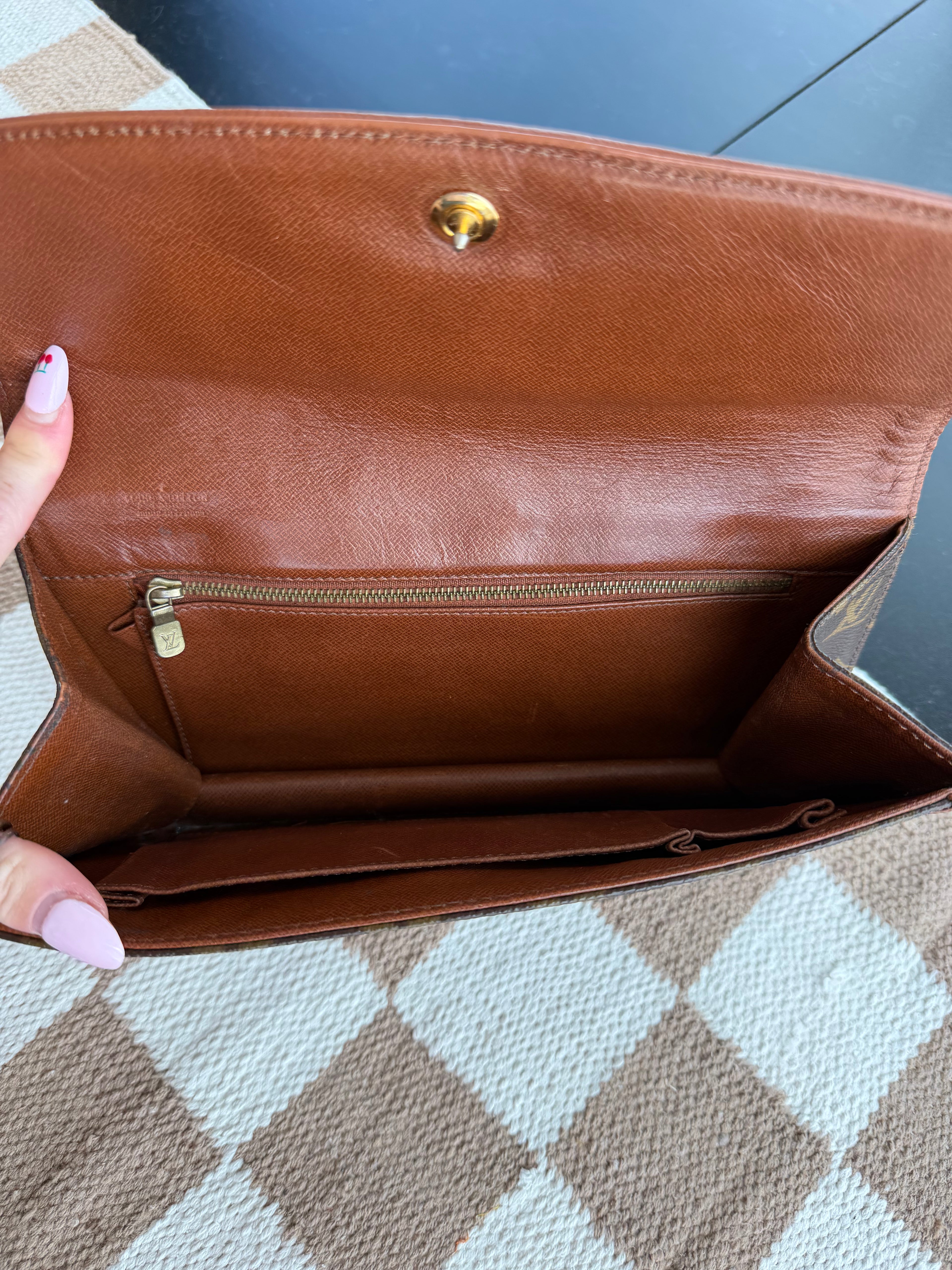 LV Pochette Dame 26