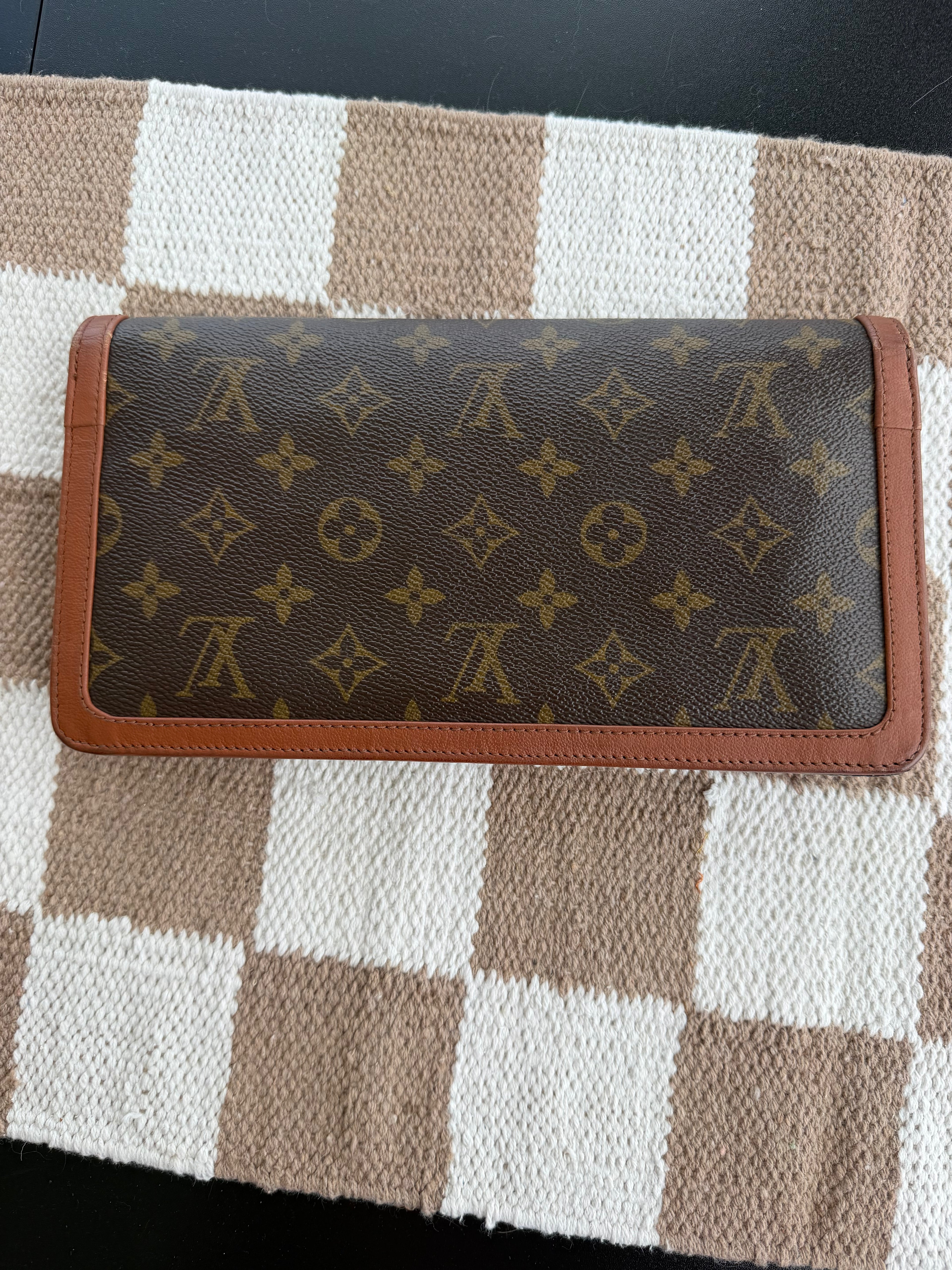 LV Pochette Dame 26