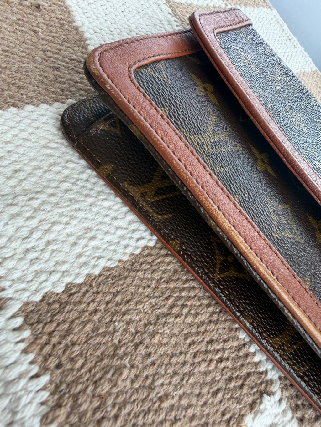 LV Pochette Dame 26