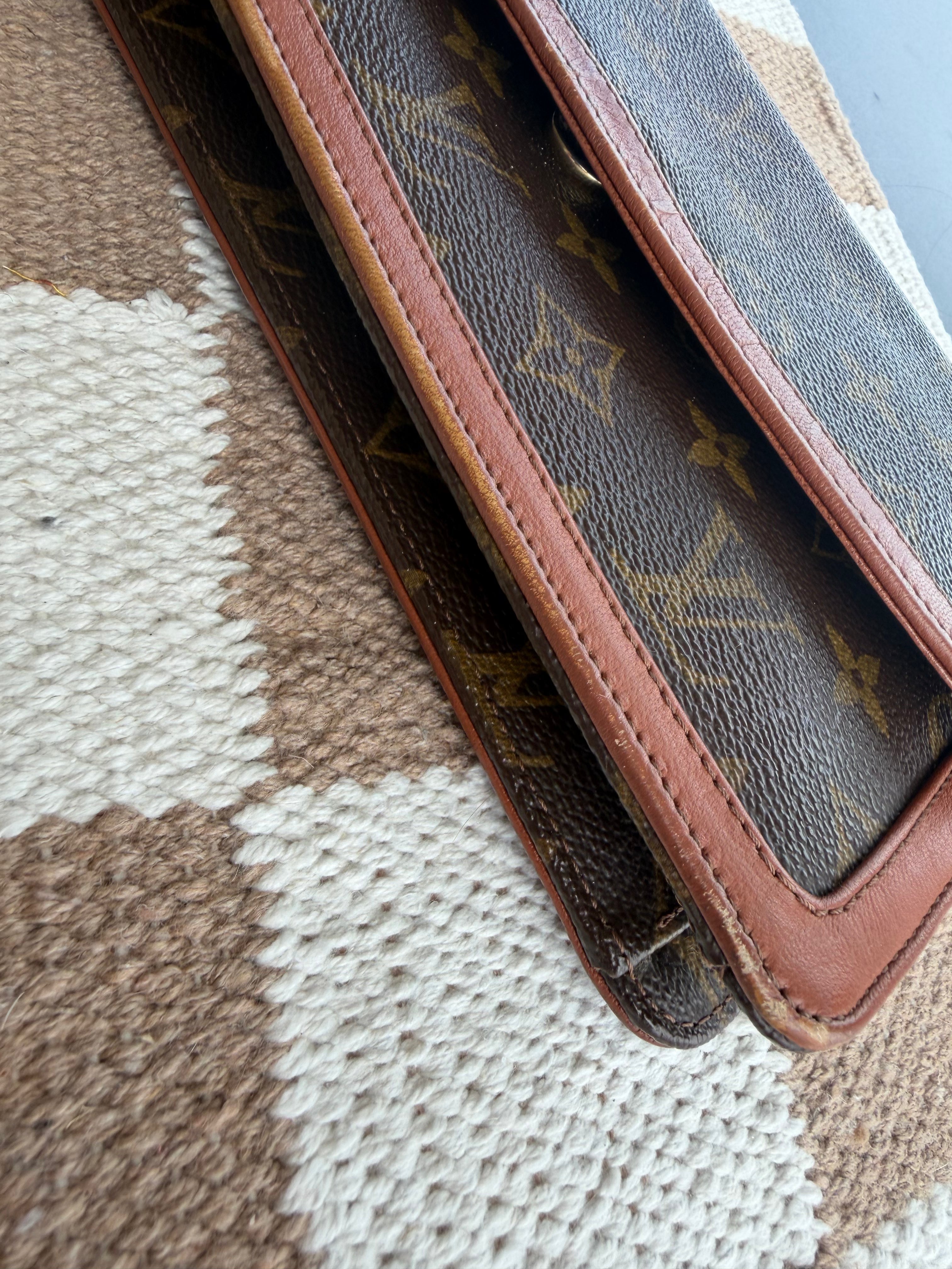 LV Pochette Dame 26